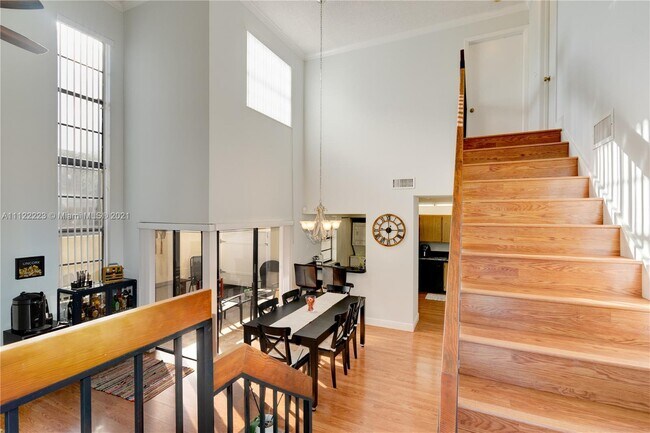 Foto del edificio - 327 Ives Dairy Rd