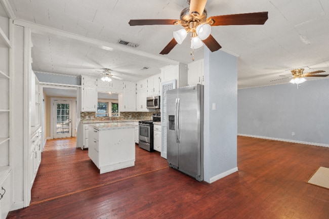 Building Photo - 1401 Springdale St