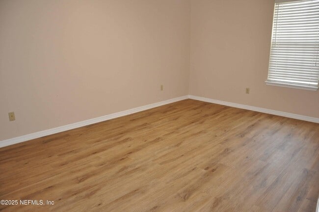 Building Photo - 2105 Hovington Cir W