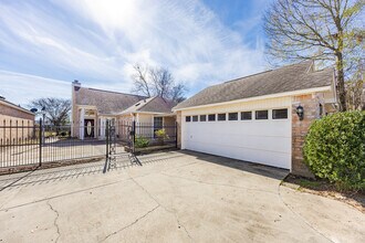 Building Photo - 13422 S Fairview Ave