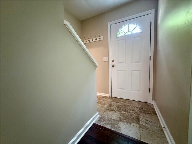 Foto del edificio - 405 Oak Harbor Ct