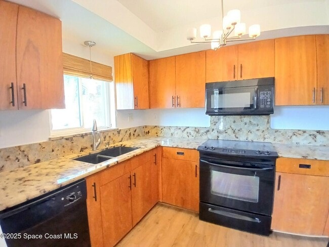 Foto del edificio - 325 S Banana River Blvd