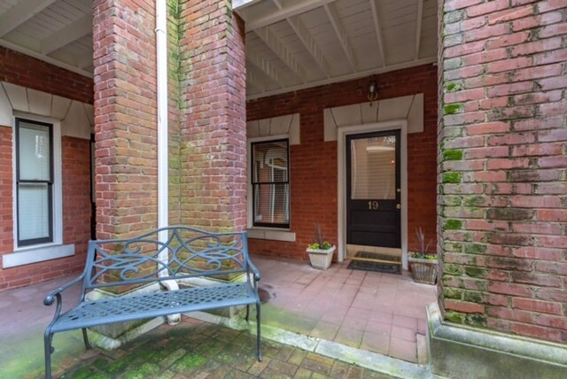 Private Patio - 400 E Washington St