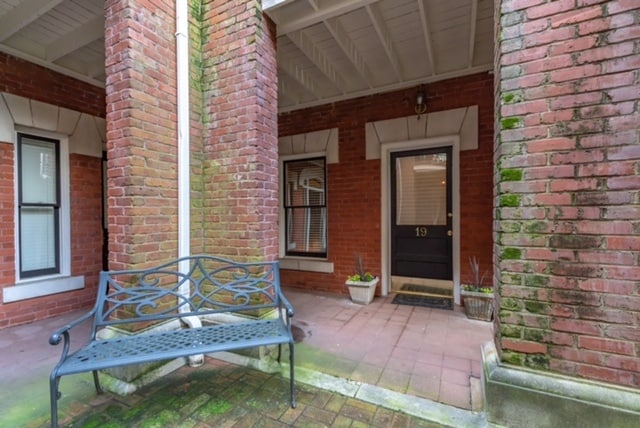 Private Patio - 400 E Washington St
