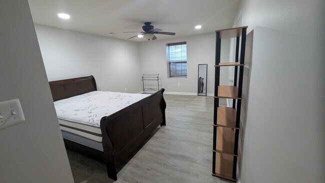 Foto del edificio - 4688 Woodland Rd