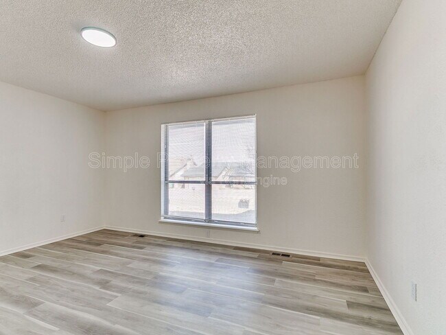 Foto del edificio - 6628 Laurel Dr