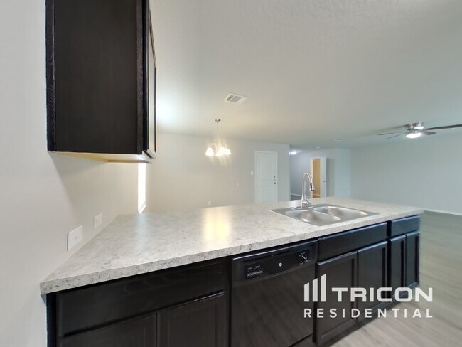 Foto del edificio - 5014 Everett Loop