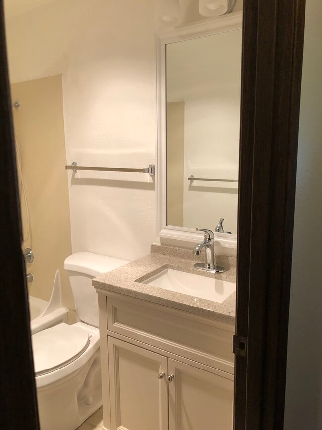 Photo - Cedarcrest Apart - 3 Apartment