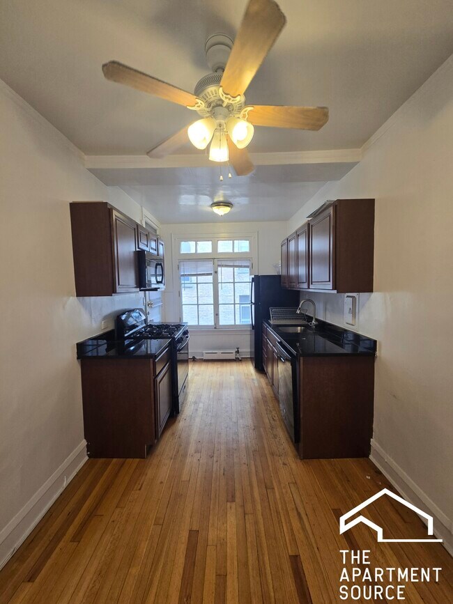 Foto del edificio - 909 Elmwood Ave