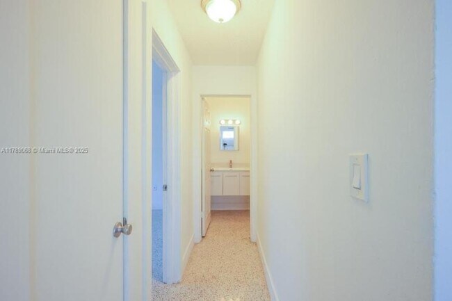 Building Photo - 2 bedroom in Miami FL 33142