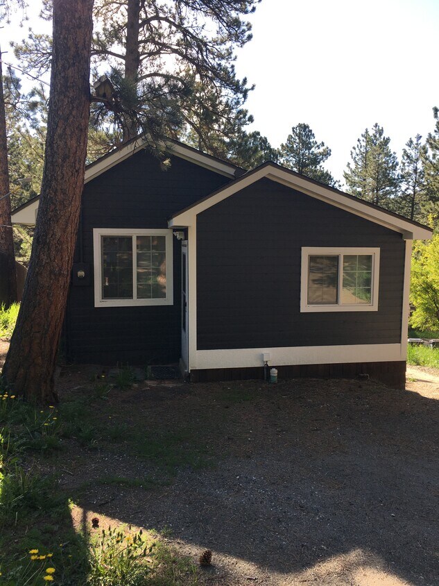 Cute and Sunny 1 Bedroom Cottage - 6959 S. Columbine Road