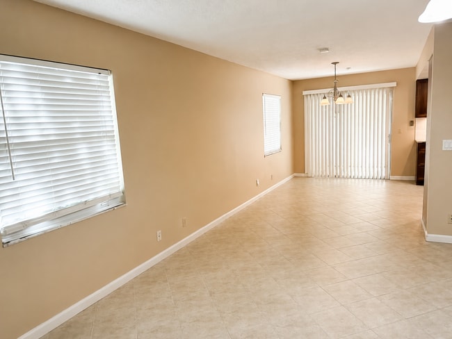 Foto del edificio - 9129 W Highland Pines Blvd