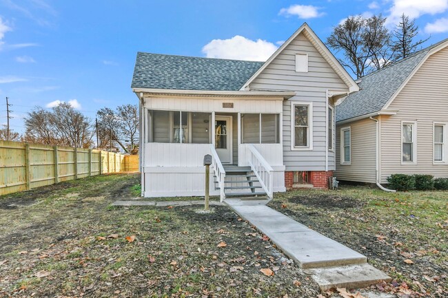 Building Photo - 4  Bedroom home newly remodeled