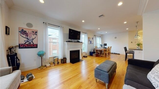 Building Photo - 15 Preble St