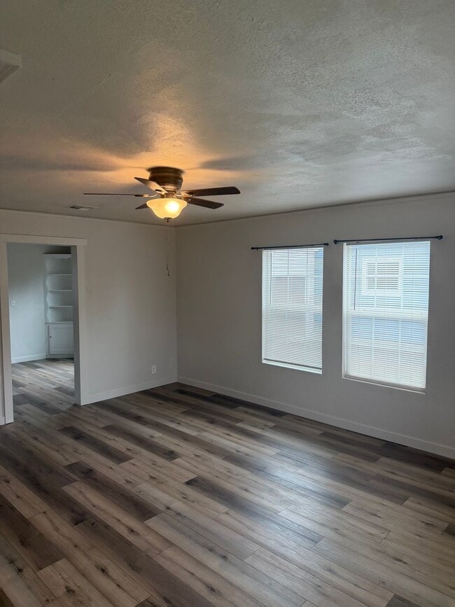 Building Photo - 260 E Sherman St