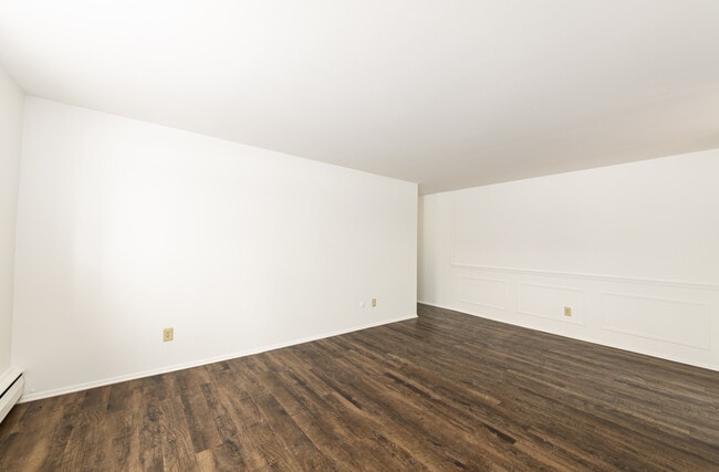 Building Photo - Amber Square Apartments and Townhomes