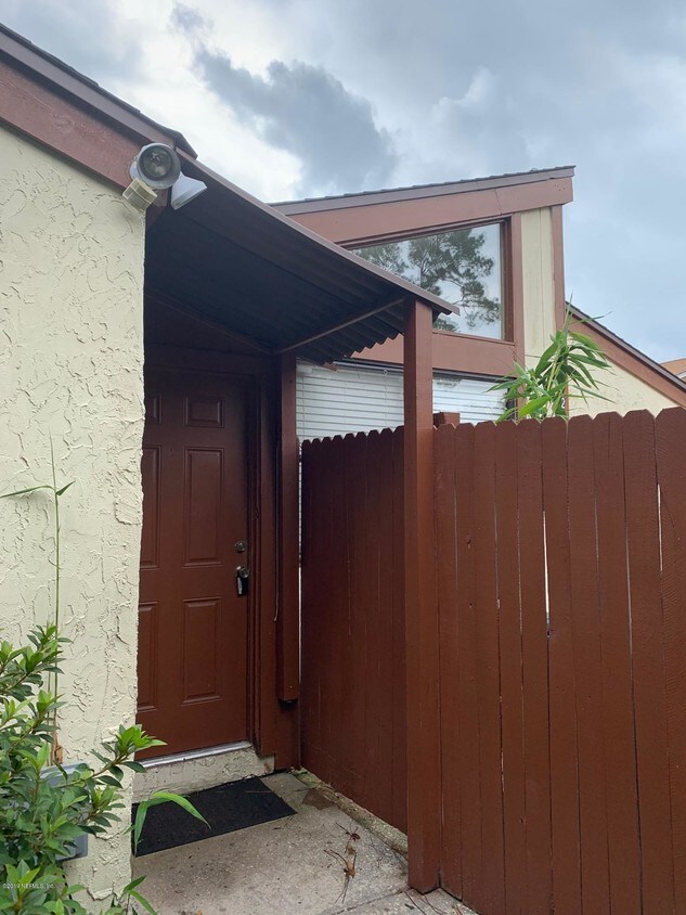 Foto principal - 2527 Whispering Woods Blvd