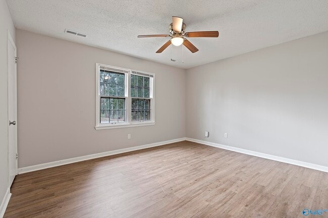 Building Photo - 2710 Cave Ave NW