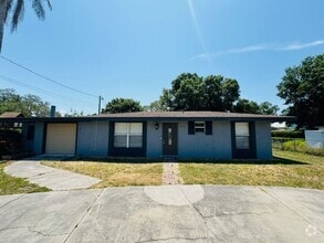 Building Photo - 916 28th Ave Dr E
