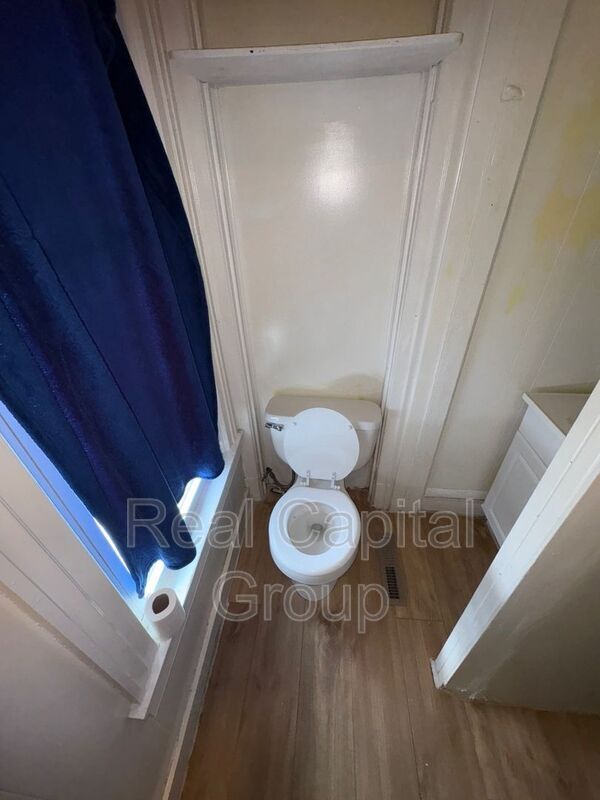 Foto del edificio - 314 E Main St