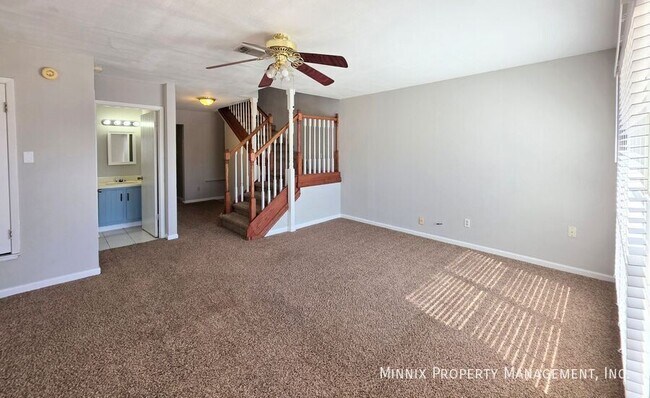 Foto del edificio - 1325 E Cowden Ave