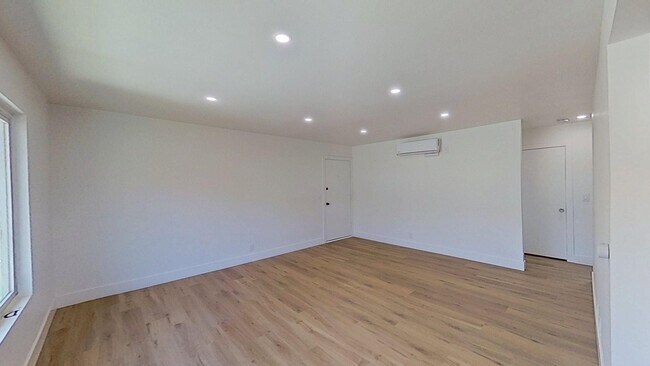 Building Photo - 1632 Picadilly Way