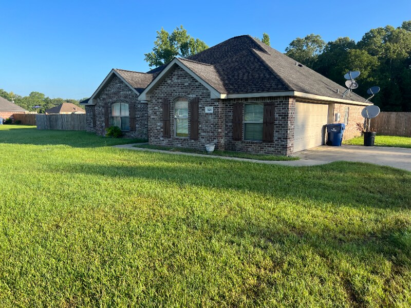 Primary Photo - 121 Eagle Point Rd