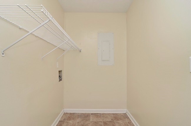 Foto del edificio - 4732 Woods Valley Dr