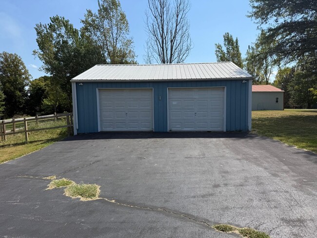 Building Photo - 80 Collins Ln