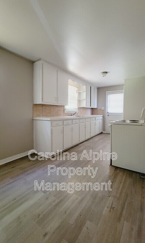 Foto del edificio - 1512 N Deal Ave