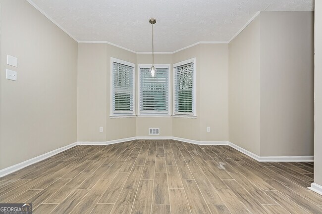 Foto del edificio - 295 Stoneridge Way