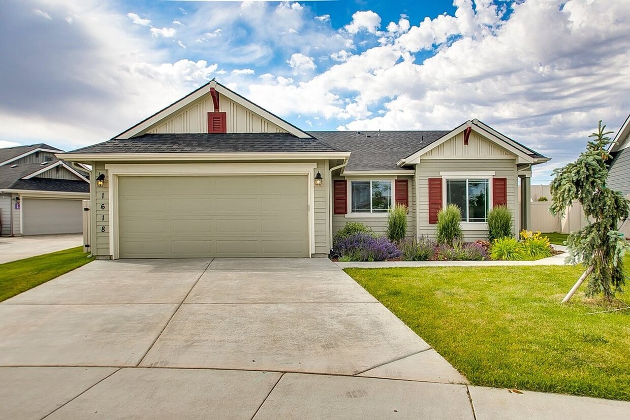 Primary Photo - Beautiful Home in Kuna with Community Pool!