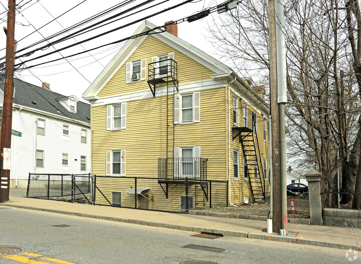 Building Photo - 157-159 School St