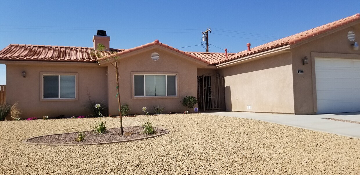 8312 Redwood Blvd, California City, CA 93505 House Rental in