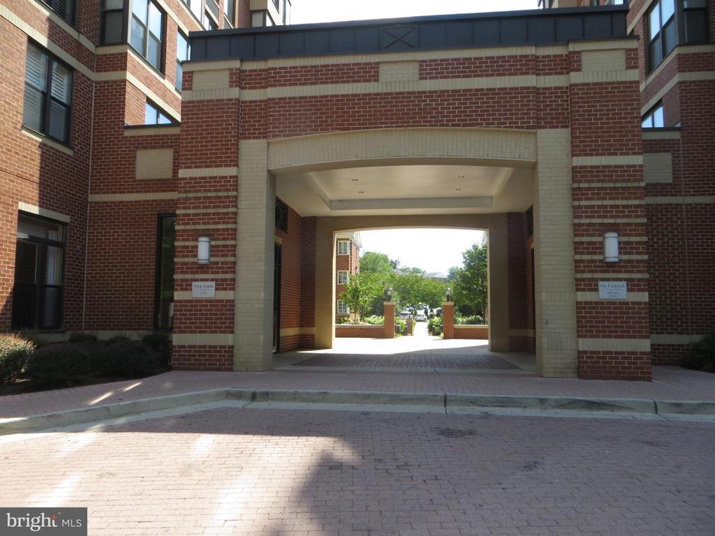 Foto principal - 2220 Fairfax Dr