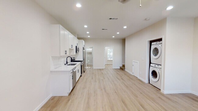 Foto del edificio - Cozy 4BD/2BA House on Gary with Beautiful Yard