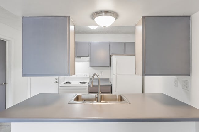 Building Photo - Parkside Apartments