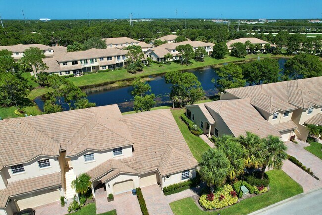 Foto del edificio - 8110 Carnoustie Pl