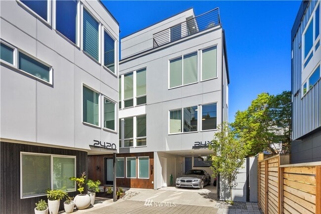 Modern & Chic Ballard Stand-Alone Home Nea... - Modern & Chic Ballard Stand-Alone Home Nea...