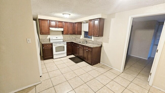 Building Photo - 9116 Hunt Club Ln