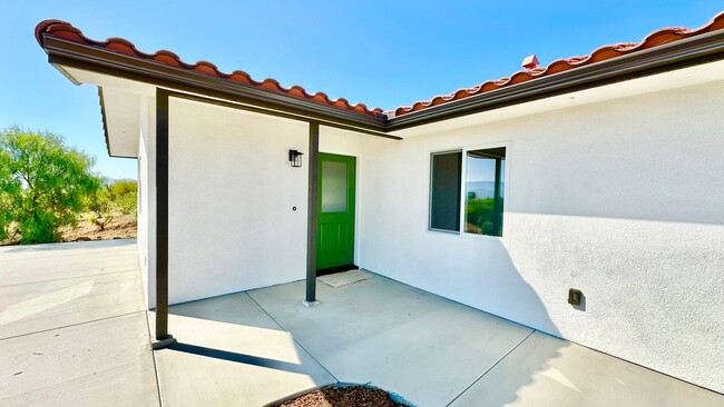 Building Photo - Beautiful Newer Custom Construction Detach...