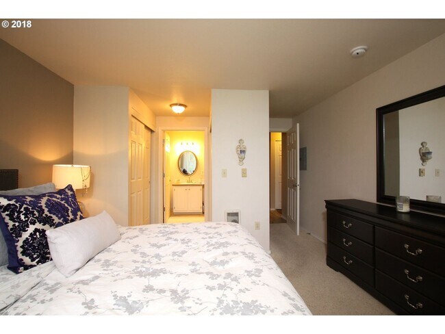 Foto del edificio - Ground Level 2 Bedroom 1 Bathroom Condo Ac...