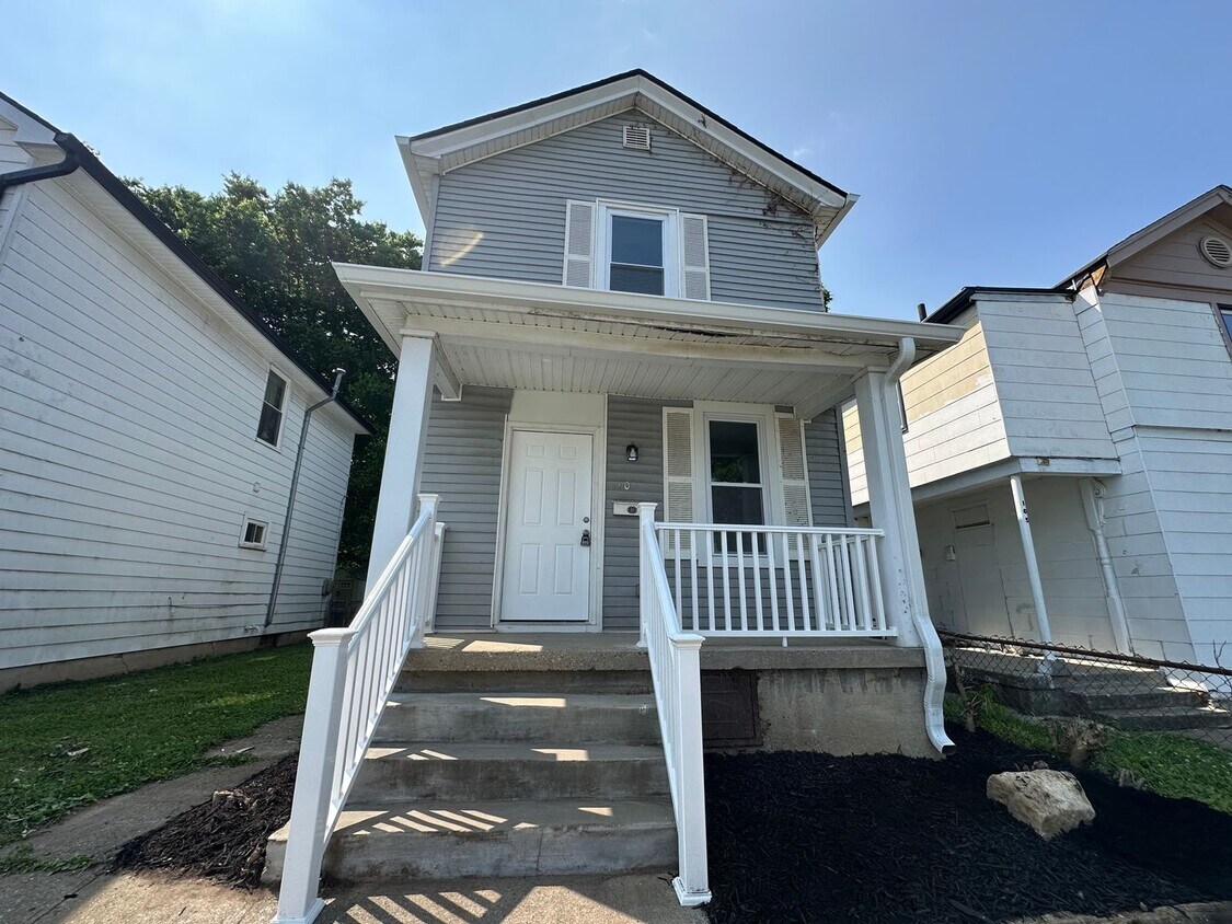 Foto principal - BEAUTIFUL RENOVATED NEW 3 BEDROOM HOUSE MI...