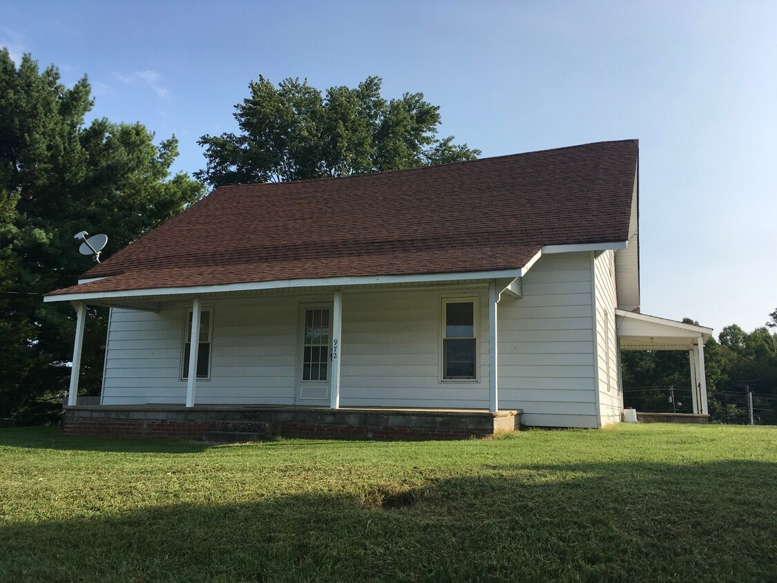 972 E Hudgens St, Cookeville, TN 38501 House Rental in Cookeville, TN