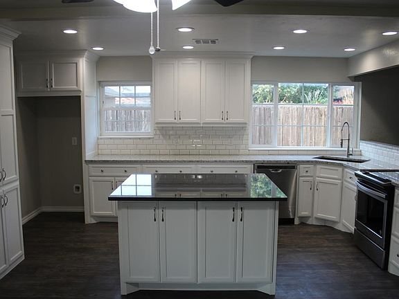 Building Photo - 700 Pintail Pl