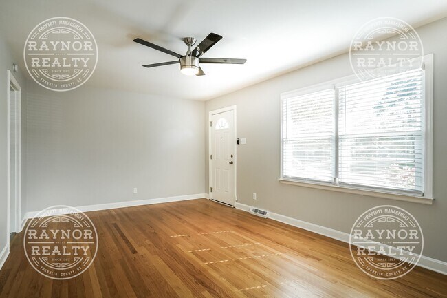 Foto del edificio - Solid single floor living near downtown Du...