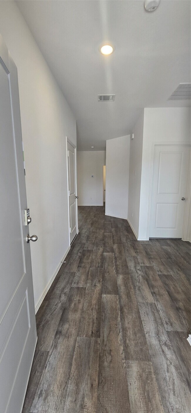 Foto del edificio - 3046 Lake Crest Dr