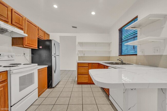 Foto del edificio - 3 br, 2 bath House - 318 La Mancha Ave