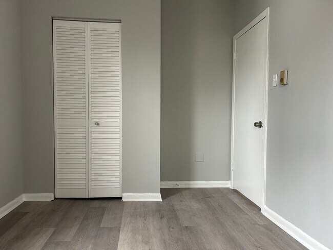 Foto del edificio - Newly Renovated--1 Bedroom Apartment Locat...