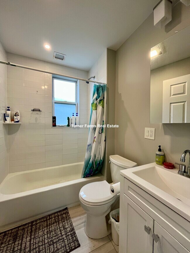 Foto del edificio - 267 E Cottage St